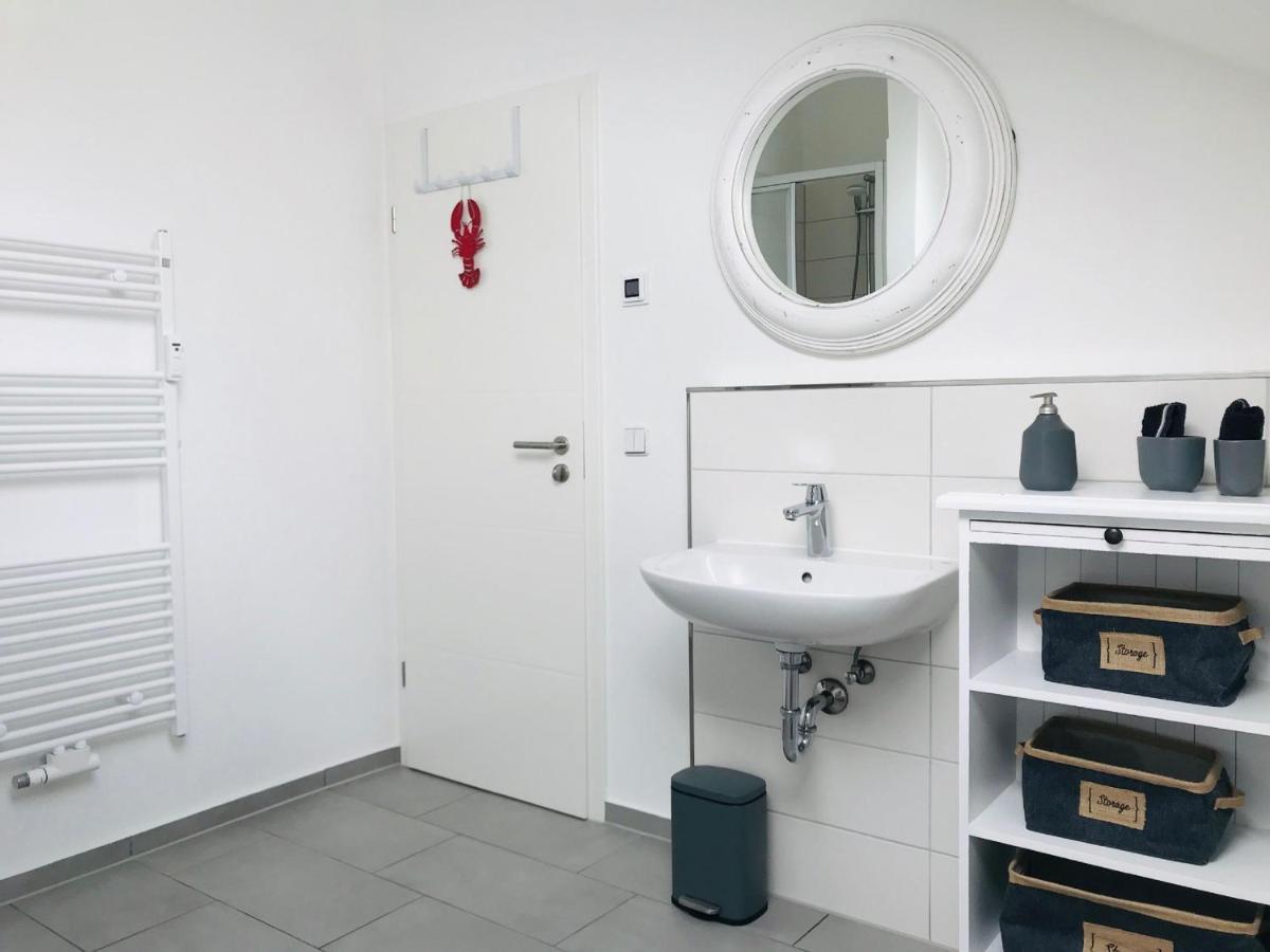 Moderne Ferienwohnung Mit Balkon, Meerblick - Ferienresidenz Zwei Boddenfewo 1-5 Lietzow Zewnętrze zdjęcie