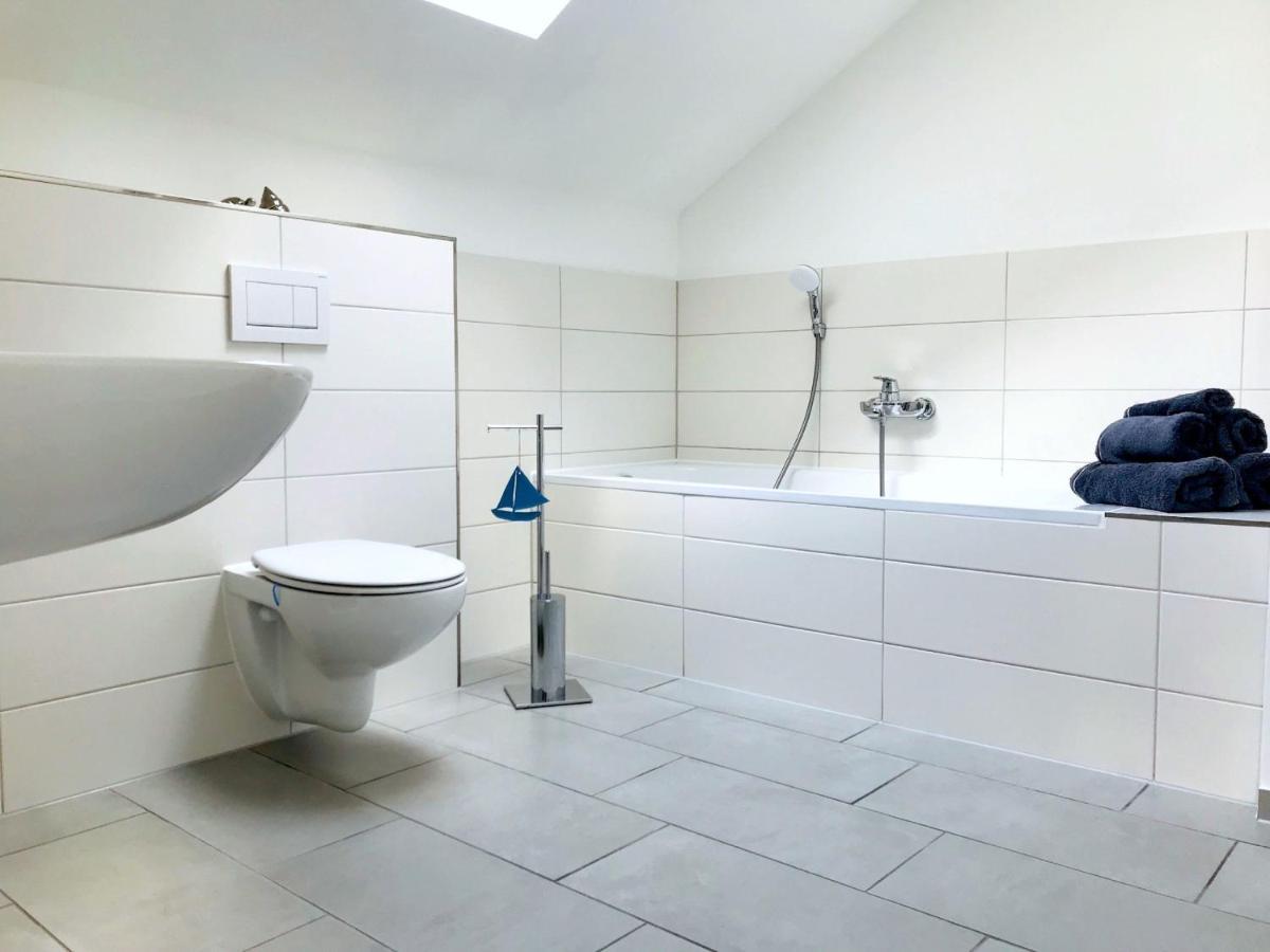 Moderne Ferienwohnung Mit Balkon, Meerblick - Ferienresidenz Zwei Boddenfewo 1-5 Lietzow Zewnętrze zdjęcie